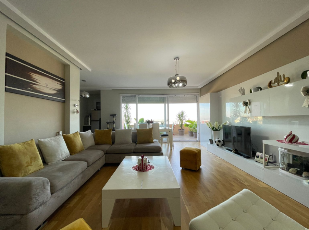 Appartamento 3+1 in Vendita vicino al Giardino Botanico con Parcheggio e Vista Panoramica