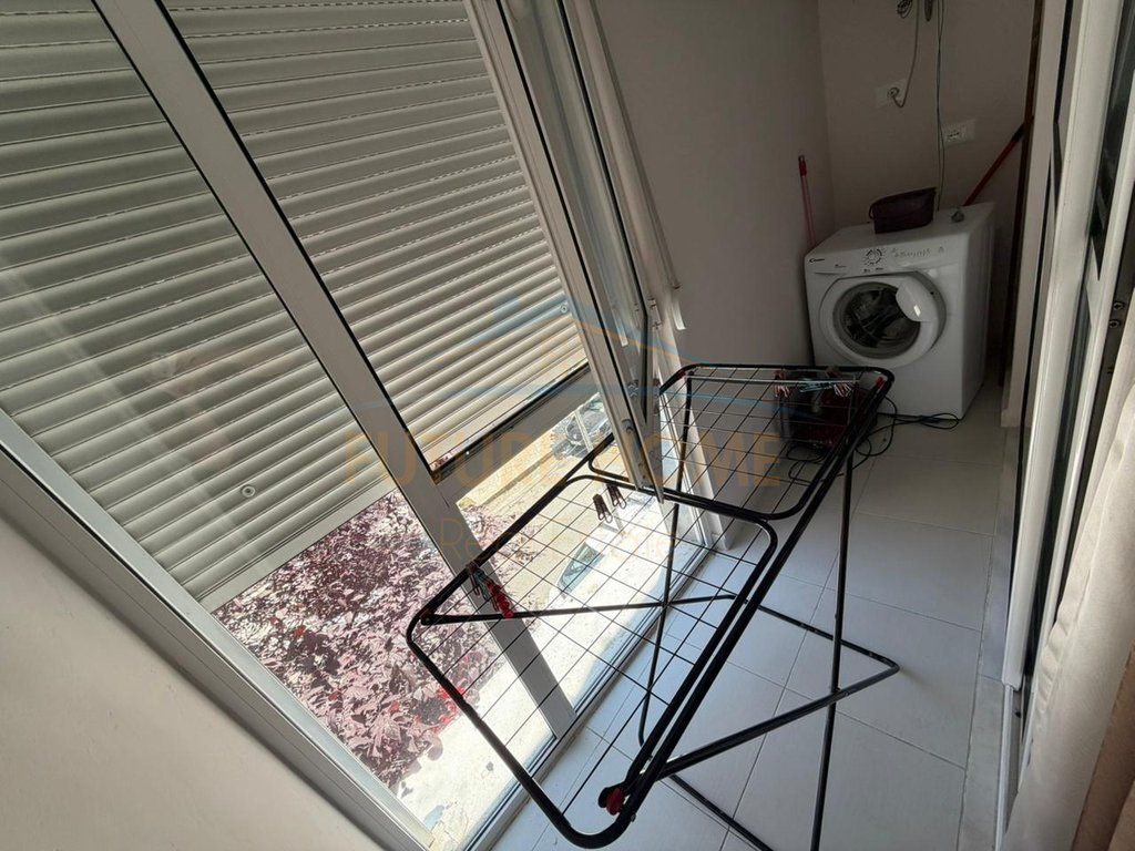 Affitto, Appartamento 2+1, Via delle Barricate, Tirana.
