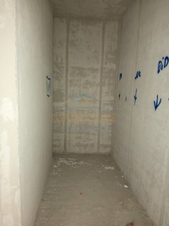 Shitet, Apartament 2+1, Fusha e Aviacionit, Tiranë.