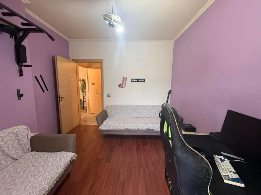 Shitet Apartament 2+1 – prane Komisariatit nr 4 Shkolla Bashkuar