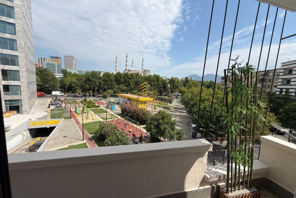Affitto, Locale Commerciale 3+1+2blk, Via Elbasan, 800 Euro/mese Netto