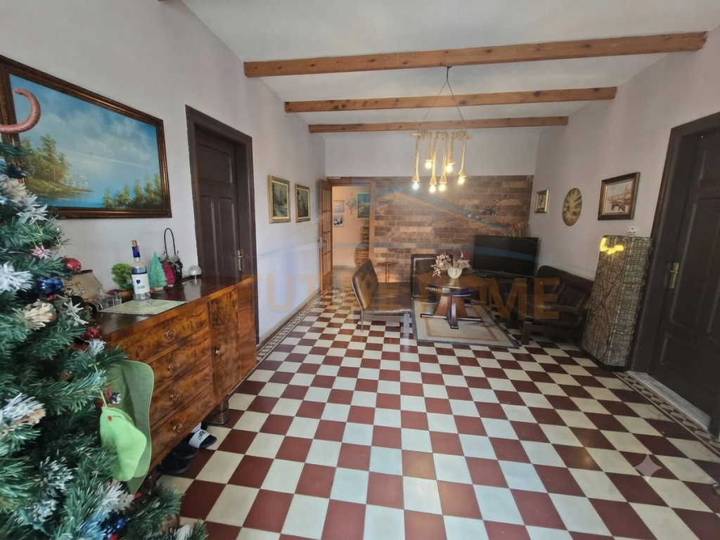 Qira, Shtëpi Private, Pazari i Ri, Tiranë