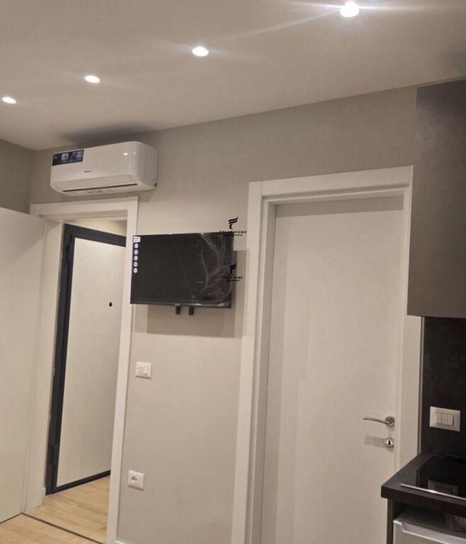 GARSIONERE ME QERA 25 M2 PAZARI I RI 40.000 LEKE FH-84014