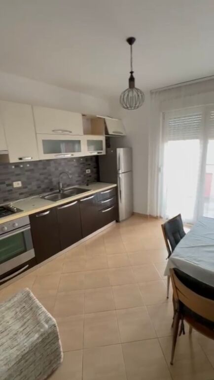 Apartament me qera 2+1+2 tek Ambasada Amerikane