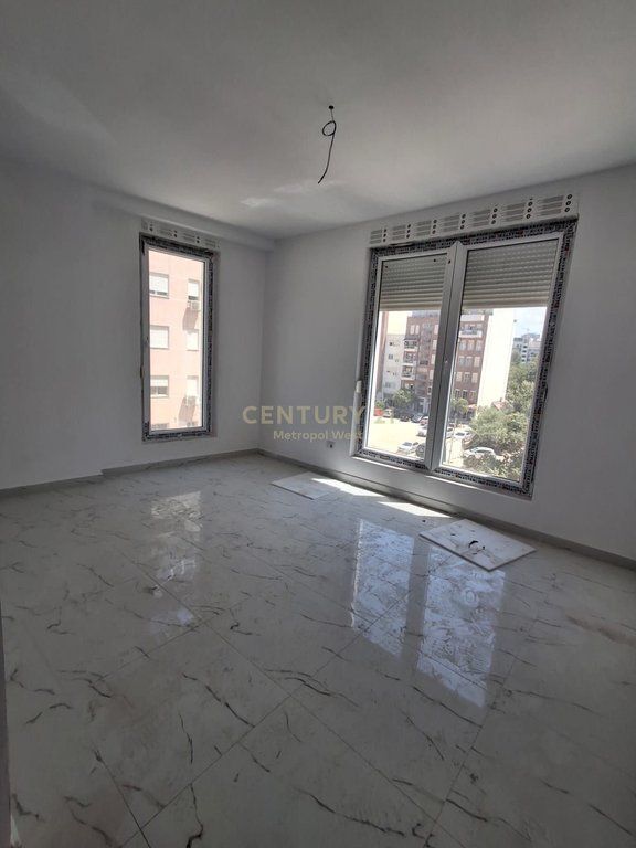 Apartament 2+1 me Qira pranë Bulevardit të Ri – Kompleks i Ri