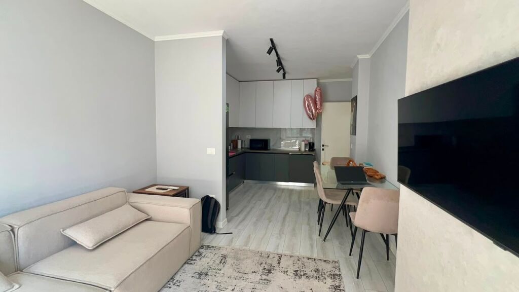 🏠 **FOR RENT: 1+1 Apartment with Terrace**  📍 Zoo Area 💰 60,000 ALL/Month 🏢 2nd Floor 📐 70 m²  ⚜️ **Recently Renovated – Located in a Quiet and Comfortable Area**