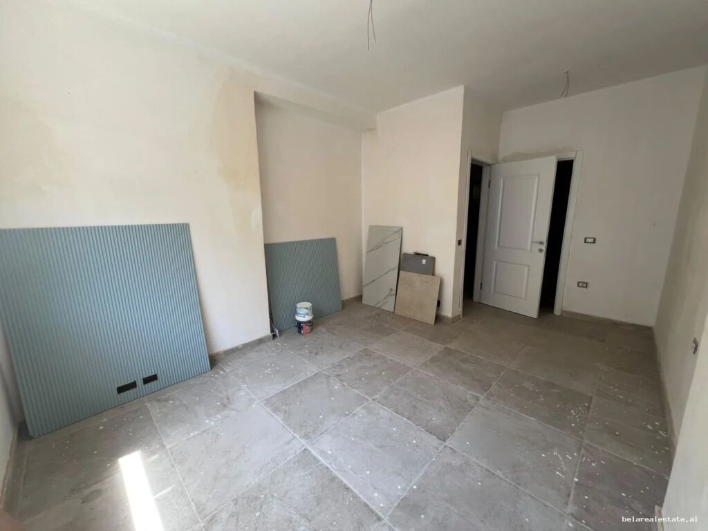 Zyre Me Qera 3+1+2 Tek Rruga e Durresit (ID BZ21011) Tirane