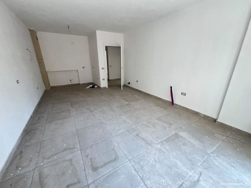 Zyre Me Qera 3+1+2 Tek Rruga e Durresit (ID BZ21011) Tirane