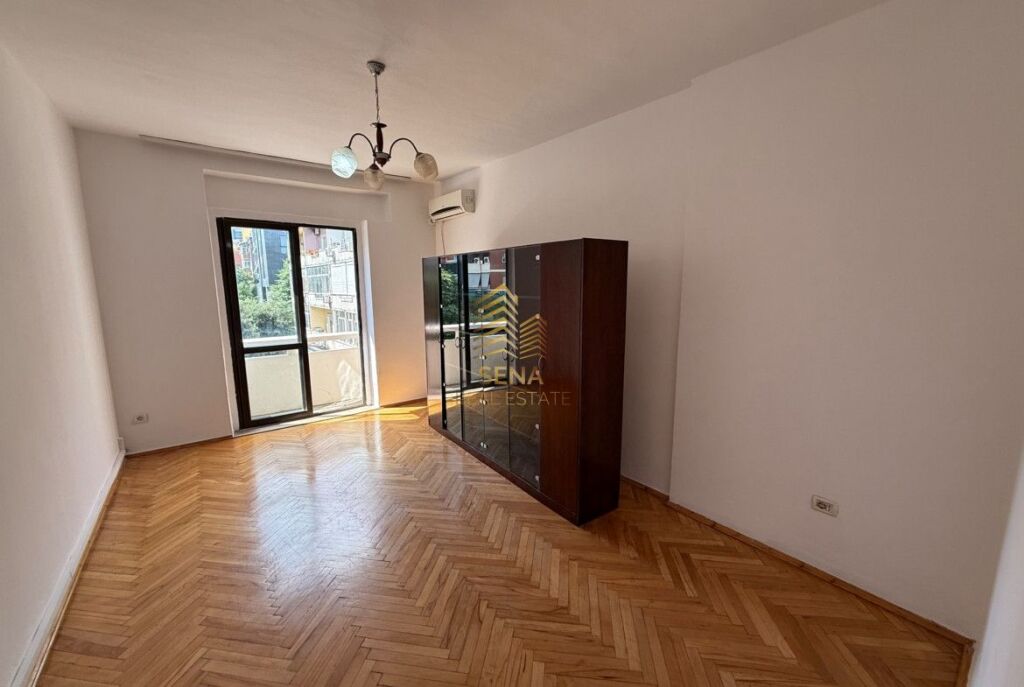 Affitto, Locale Commerciale 3+1+2blk, Via Elbasan, 800 Euro/mese Netto
