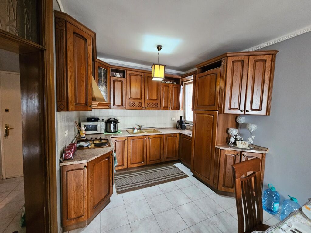 🏡 APARTMENT FOR SALE 2+1  📍 Dibrës Street, Medrese  ✅ With mortgage 📐 Area: 92 m² 🏢 7th floor (no elevator) 🏠 Building with roof  💶 Price: 2,000 €/m²
