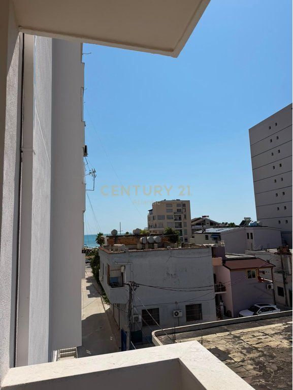 Appartamento con vista mare 2+2 con 2 balconi in affitto sulla spiaggia, Durazzo