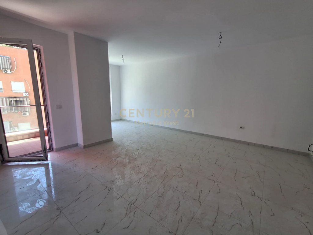 Apartament 2+1 me Qira pranë Bulevardit të Ri – Kompleks i Ri