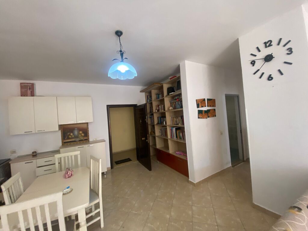 Apartament 1+ 1 per qera ne fresk !