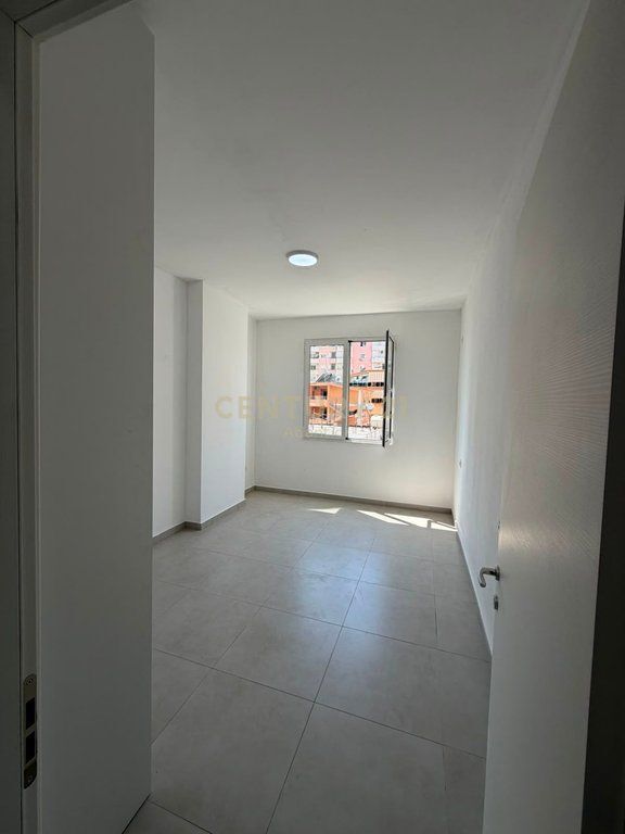Appartamento con vista mare 2+2 con 2 balconi in affitto sulla spiaggia, Durazzo