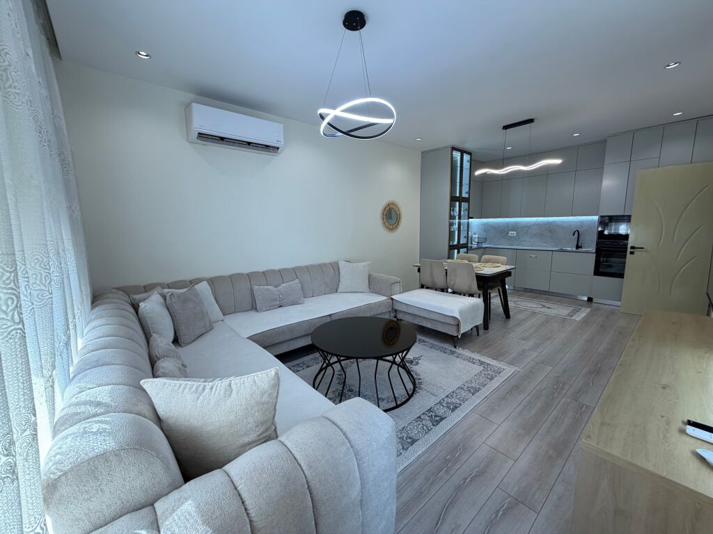 📣Qera Apartament 1+1📍 Rezidenca Erli 🛣️Rruga Xhanfize Keko ✨  🏢Ndertimi i ri me ashensor  Kati 6,pallat me ashensor  🛋️ I arreduar ne menyre moderne dhe bashkekohore 📐Siperfaqe : 75 m2  💶 Cmimi 70000 leke