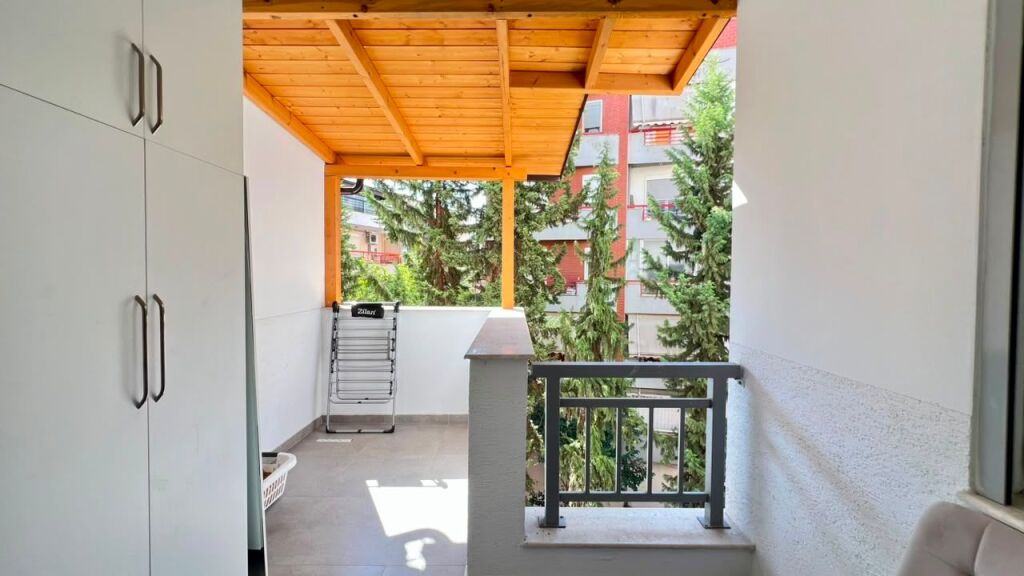 🏠 **FOR RENT: 1+1 Apartment with Terrace**  📍 Zoo Area 💰 60,000 ALL/Month 🏢 2nd Floor 📐 70 m²  ⚜️ **Recently Renovated – Located in a Quiet and Comfortable Area**