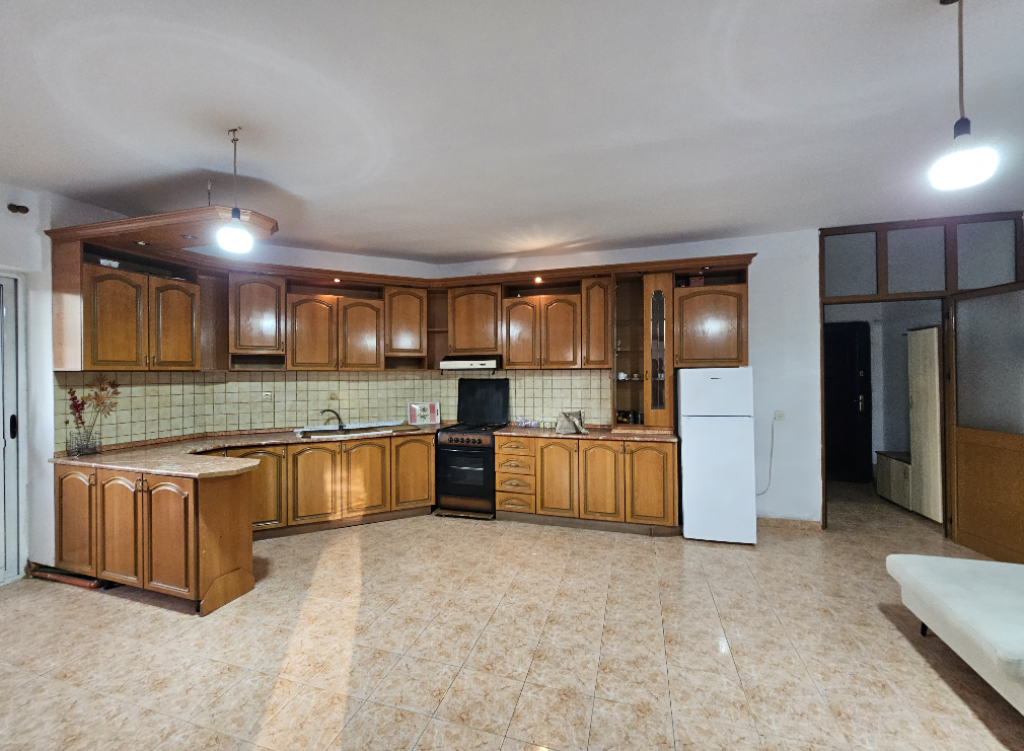 Tirana, 2+1 apartment for rent Laprake