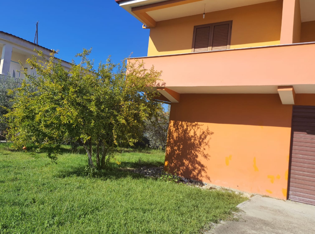 Parte di Villa in Affitto, 120 m², Primo Piano, Via Jusuf Gervalla, Tirana