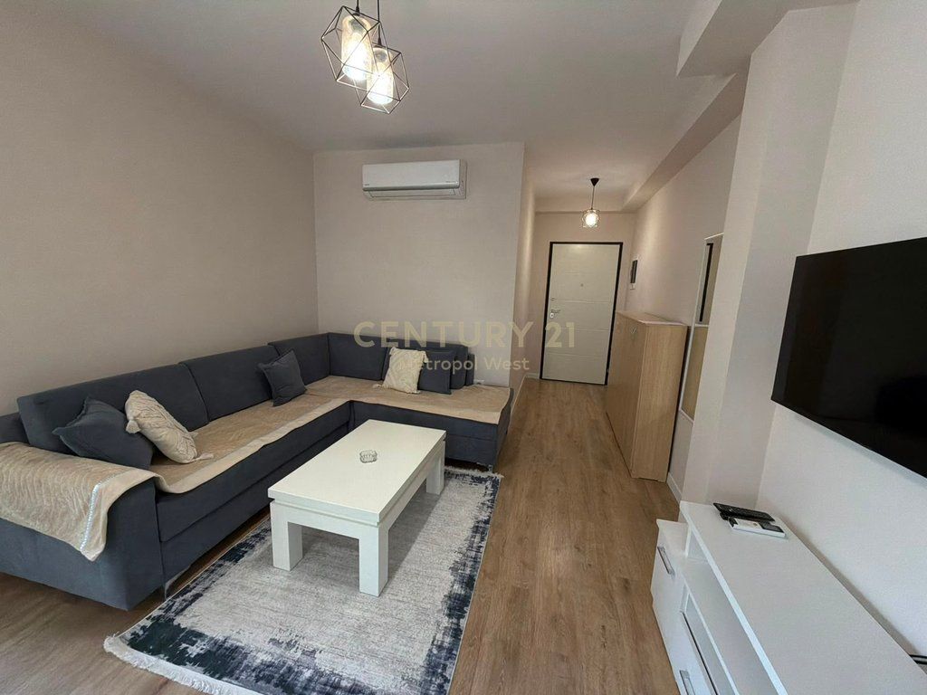 Apartament 1+1 me Qira tek Ish Tregu Elektrik 650 € /Muaj