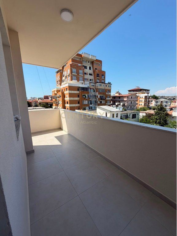 Appartamento con vista mare 2+2 con 2 balconi in affitto sulla spiaggia, Durazzo