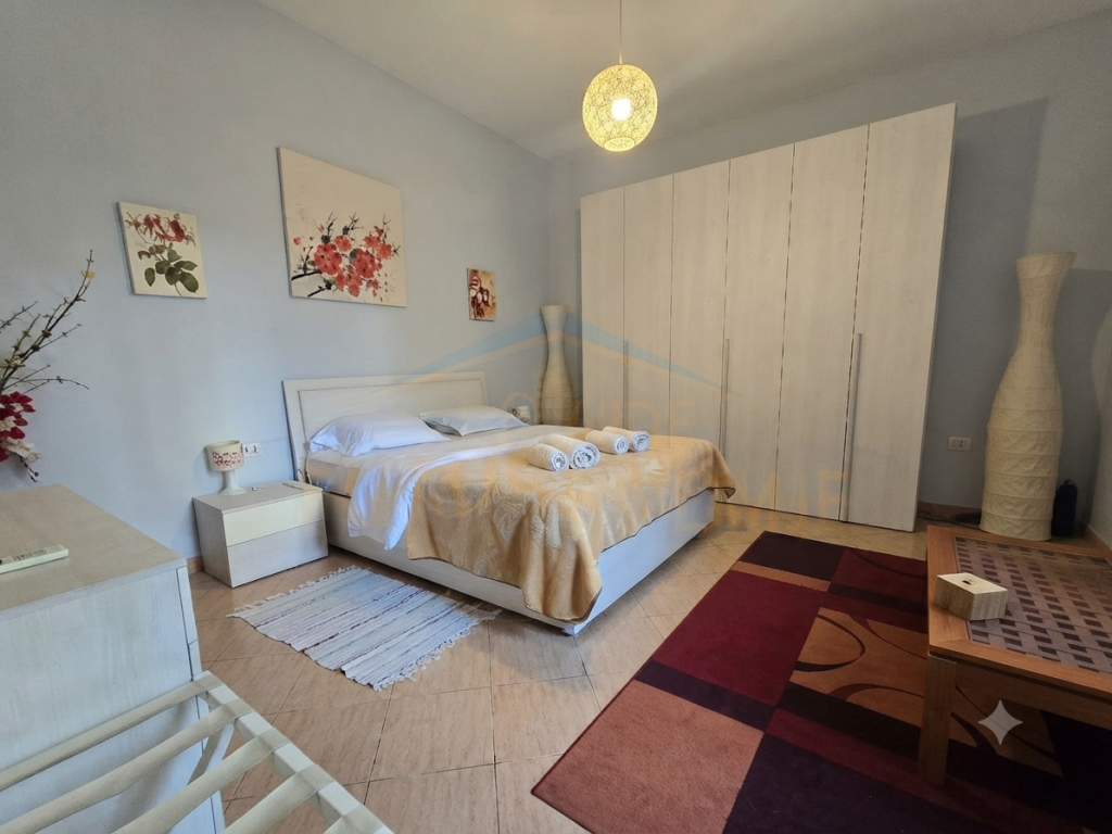 Qira, Shtëpi Private, Pazari i Ri, Tiranë