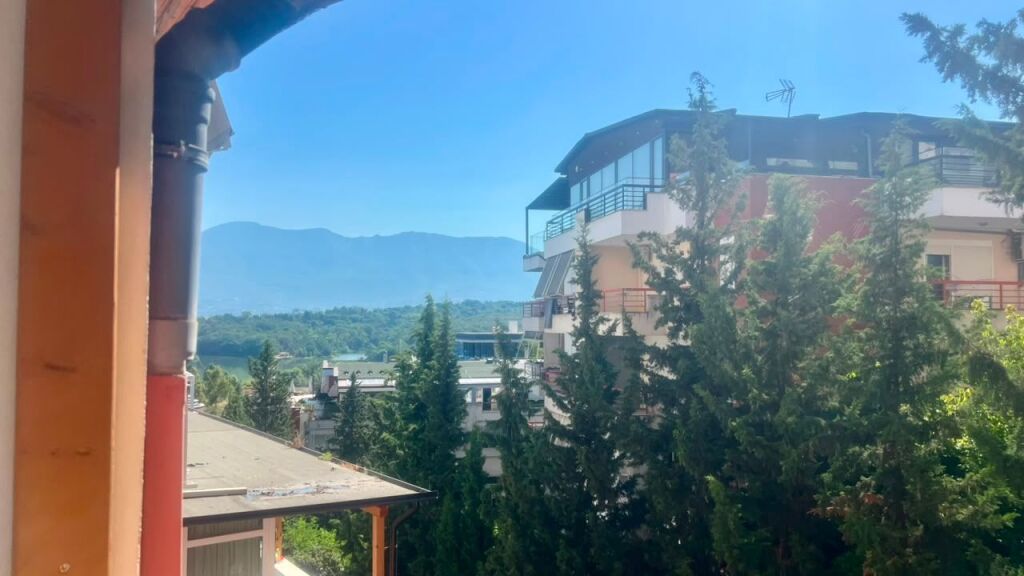 🏠 **FOR RENT: 1+1 Apartment with Terrace**  📍 Zoo Area 💰 60,000 ALL/Month 🏢 2nd Floor 📐 70 m²  ⚜️ **Recently Renovated – Located in a Quiet and Comfortable Area**