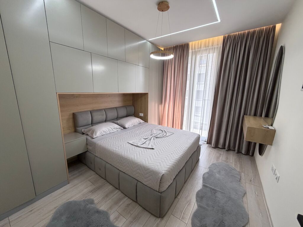 📣Qera Apartament 1+1📍 Rezidenca Erli 🛣️Rruga Xhanfize Keko ✨  🏢Ndertimi i ri me ashensor  Kati 6,pallat me ashensor  🛋️ I arreduar ne menyre moderne dhe bashkekohore 📐Siperfaqe : 75 m2  💶 Cmimi 70000 leke