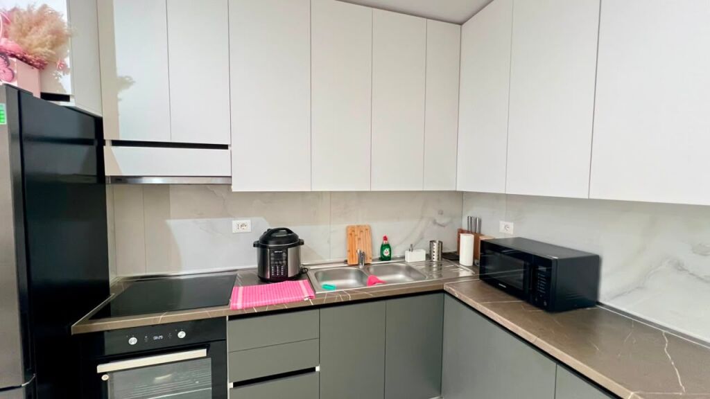 🏠 **FOR RENT: 1+1 Apartment with Terrace**  📍 Zoo Area 💰 60,000 ALL/Month 🏢 2nd Floor 📐 70 m²  ⚜️ **Recently Renovated – Located in a Quiet and Comfortable Area**