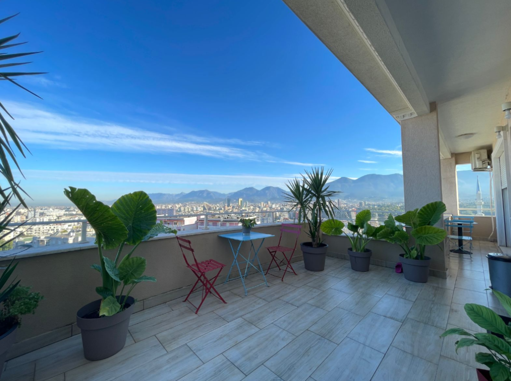 Appartamento 3+1 in Vendita vicino al Giardino Botanico con Parcheggio e Vista Panoramica