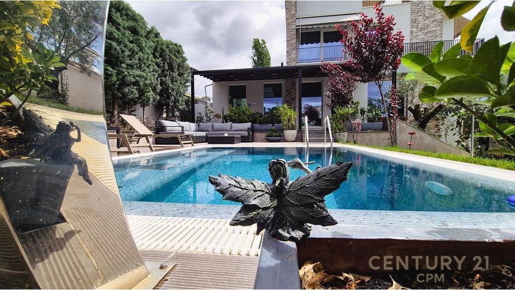 Villa di lusso con piscina in affitto vicino al Lago di Farka