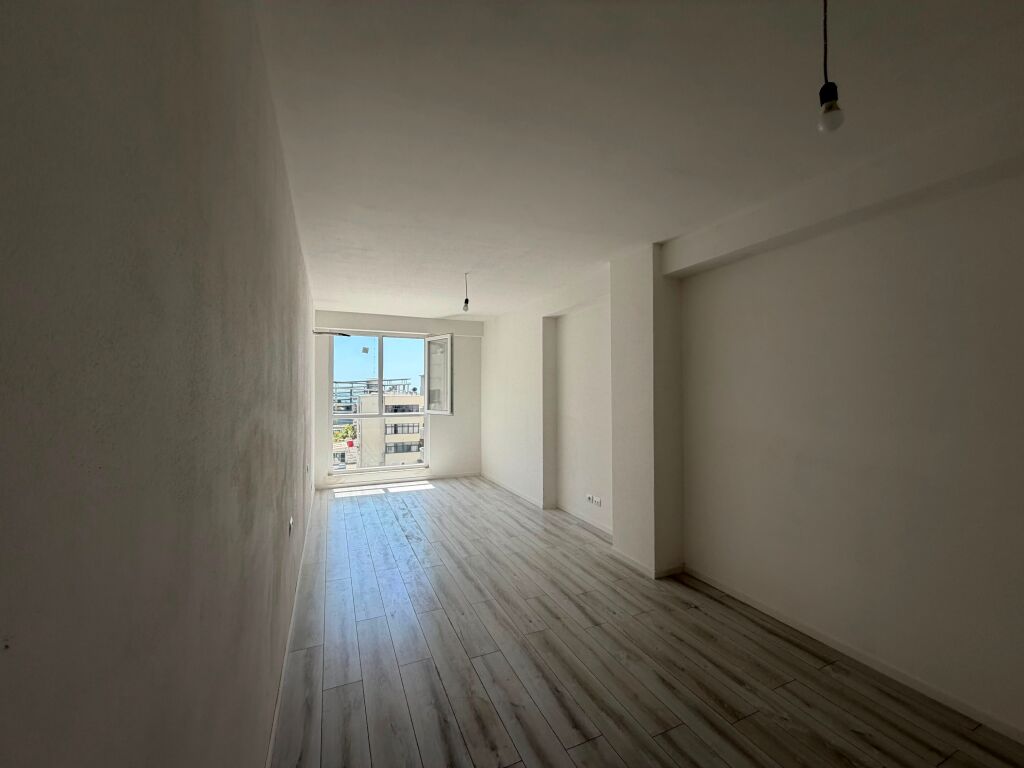 Shitet Apartament 2+1+2 te Ish Rajoni , Durres