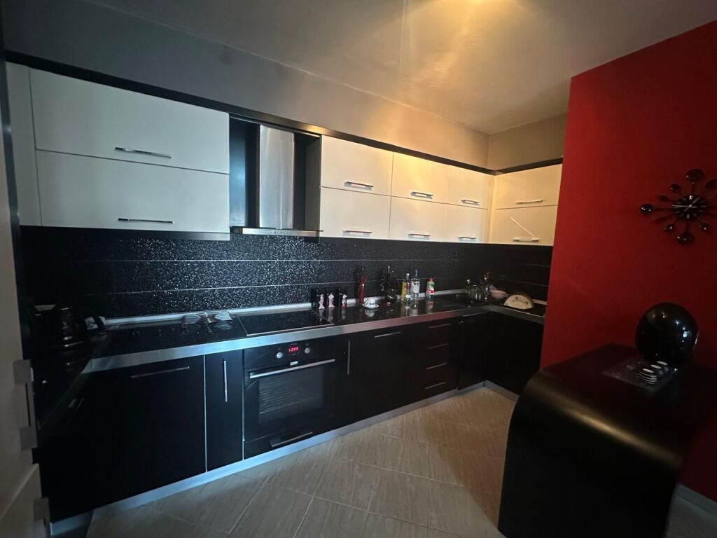 🏢 Appartamento 2+1+2 in vendita – Via Irfan Tomini  22.000.000 Lek