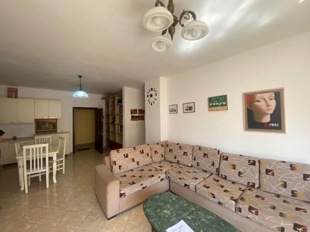 Apartament 1+ 1 per qera ne fresk !
