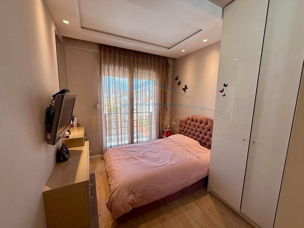 Shitet, Apartament 3+1+2+ Post Parkimi, Rruga Mihal Grameno, Tirane