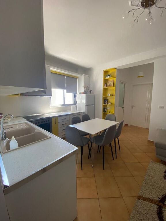 JEPET ME QIRA APARTAMENT 2+1+2 VLORE/SHKOLLA E MARINES