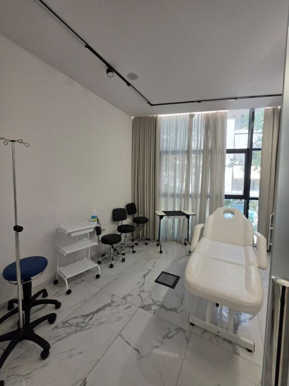 🩺 Ambiente per Clinica in Affitto – Posizione Premium nel Comune di Parigi