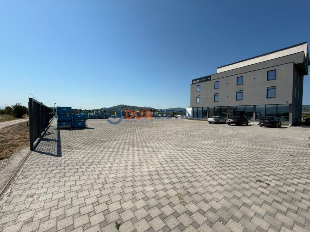 🏢 VENDITA IMMOBILE COMMERCIALE – SUPER INVESTIMENTO A BERXULLË 📍 Berxullë – Autostrada di Rinas 1.250 m² immobile commerciale | 3.600 m² terreno | Accesso diretto all'autostrada