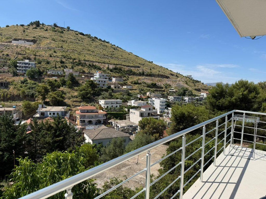 GJASHTE, SARANDE, SELLING VILLA
