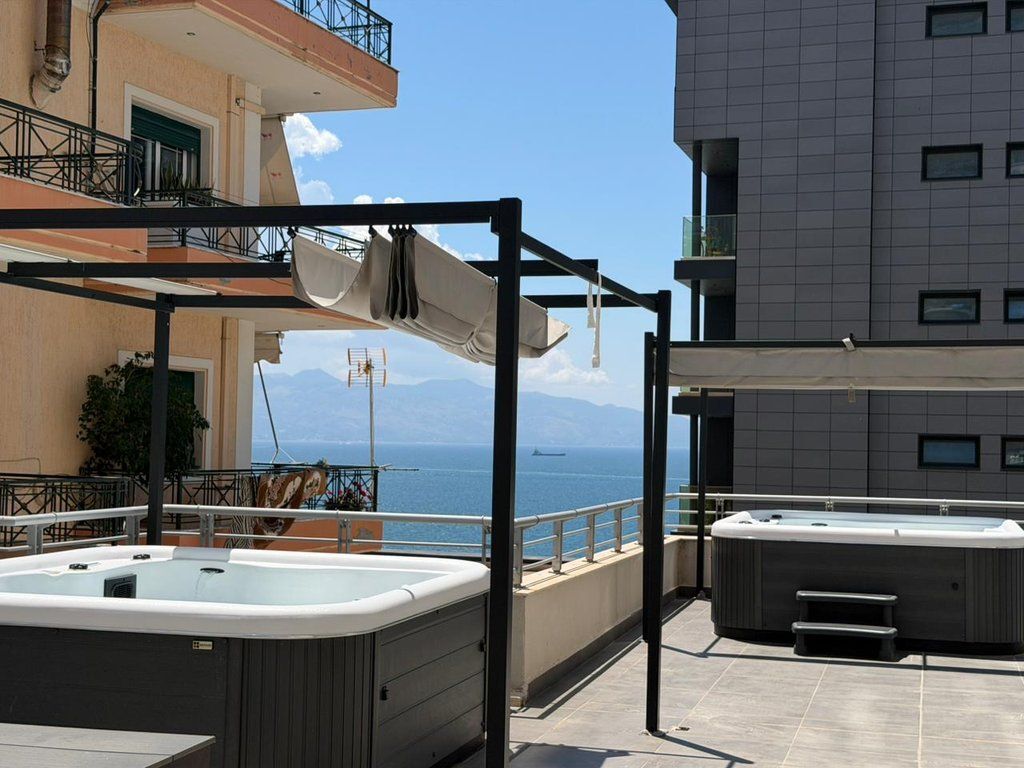 SARANDE, DIETRO L'HOTEL BUTRINT, VENDIAMO APPARTAMENTO 3+1 INVESTITO