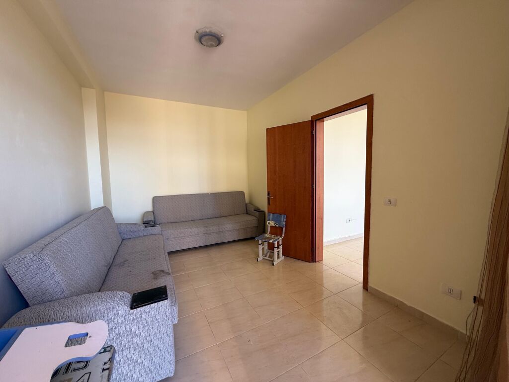 Shitet apartament 2+1