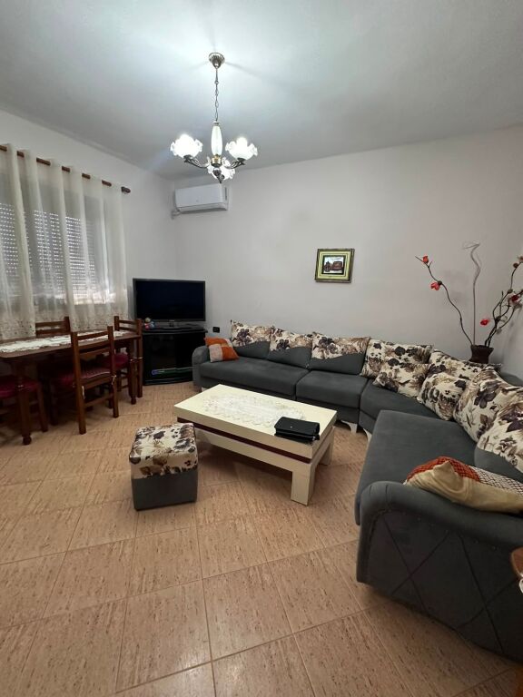 Jepet Me Qera Apartament 2+1+1 Ballkon