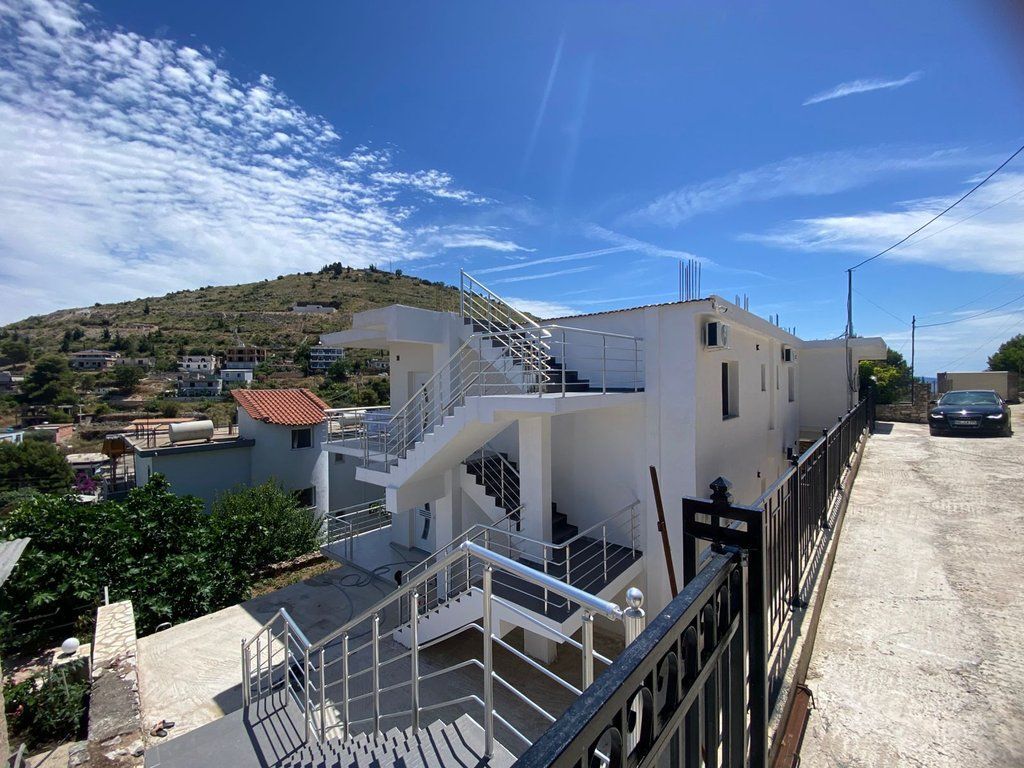 GJASHTE, SARANDE, SELLING VILLA