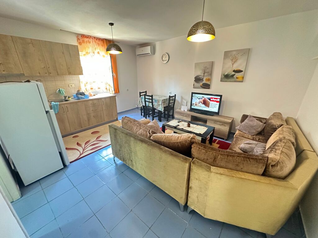 Jepet Me Qera Apartament 1+1+1 Ballkon