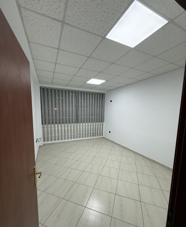 Qera | Ambjent Biznesi | Laprakë | 500 €/muaj