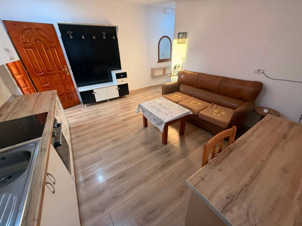 Apartament 2+1 per qera Laprake !