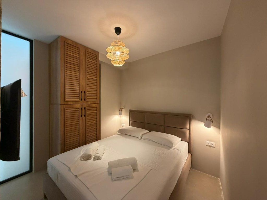 SARANDE, DIETRO L'HOTEL BUTRINT, VENDIAMO APPARTAMENTO 3+1 INVESTITO