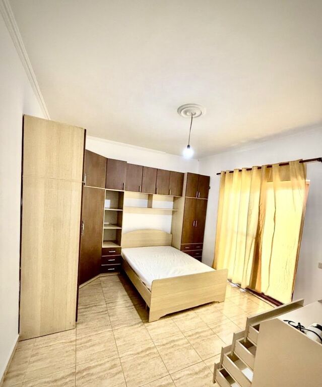 Affitto | Apartament 3 + 1 | Autostrada Tiranë–Durrës | 600 €/mese