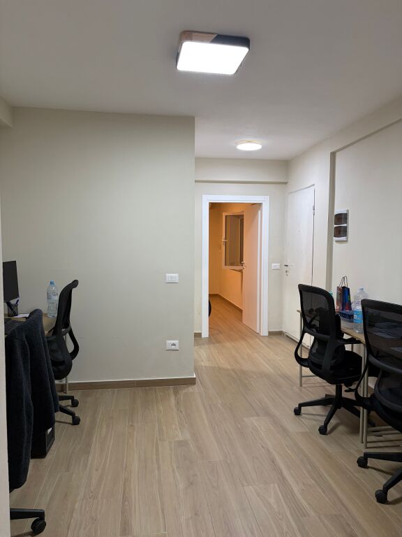 Locale commerciale in affitto a Bllok/Piazza Willson
