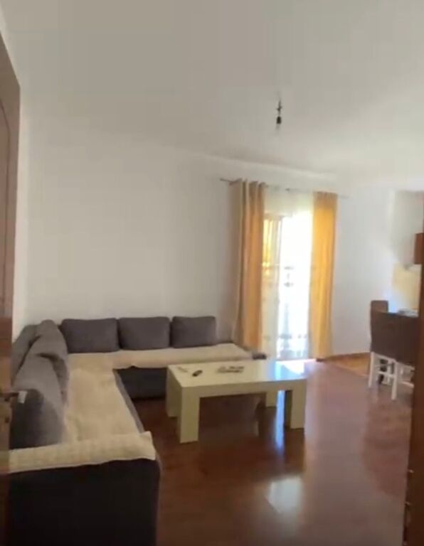 Affittasi Appartamento 2+1+1 con Balcone