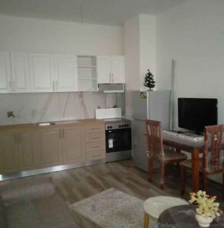 Jepet Me Qera Apartament 1+1+1 Ballkon